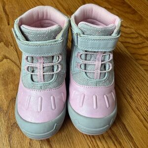 Stride Rite 360 Kids Nebraska 2.0 Snow/Winter Boot. Size 11M/W. Pink/Grey.